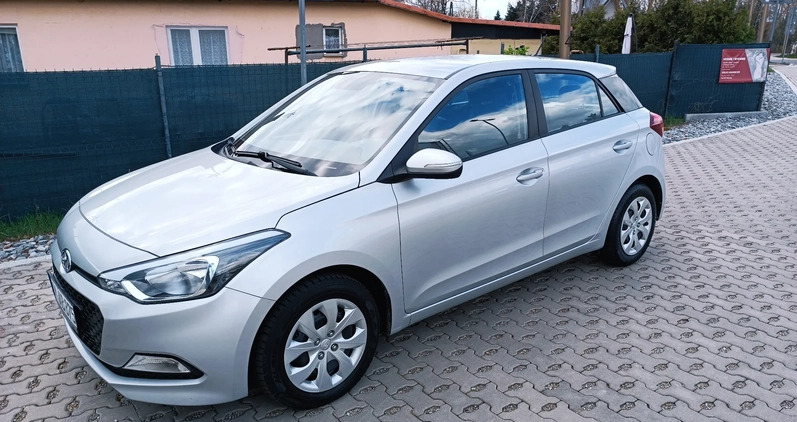 Hyundai i20 cena 37900 przebieg: 47000, rok produkcji 2017 z Dzierżoniów małe 379